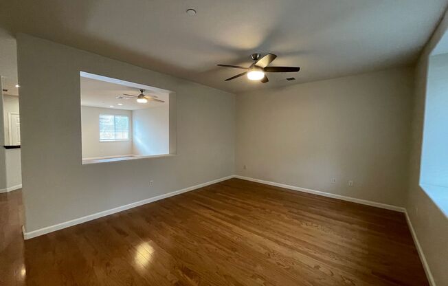 Nice Townhome w/ Detached Garage, Granite Counters