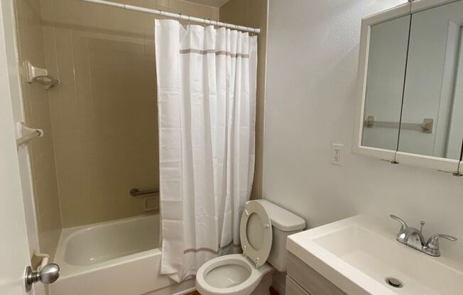 2 beds, 2 baths, 1,200 sqft, $1,450, Unit 202