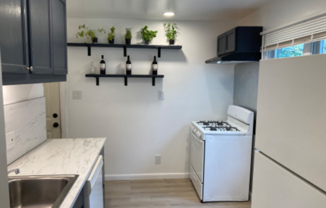 1520 E MEYER