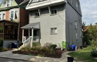 2 beds, 1 bath, $1,095