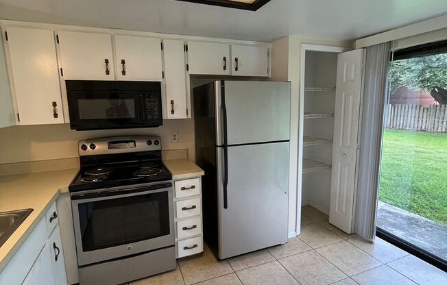 ** 2/2.5 Townhouse near UCF**