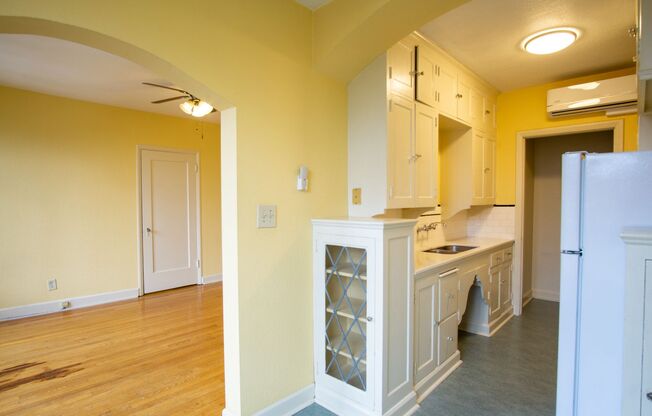 RARE Availability: Stunning Studio on Mississippi!