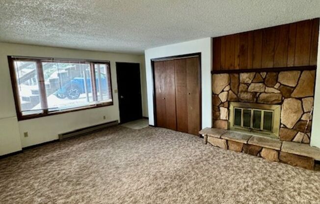 2 beds, 1 bath, $1,825