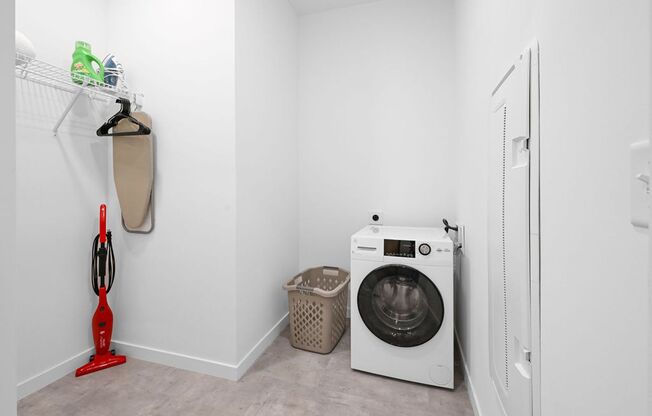 Studio, 1 bath, 530 sqft, $1,385, Unit 319