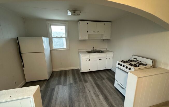 1 bed, 1 bath, $650, Unit 3943 Glenmore Unit 3