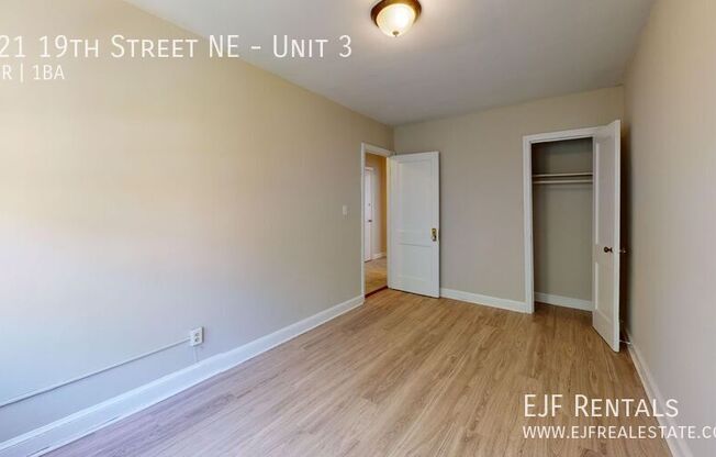 921 19 ST NE