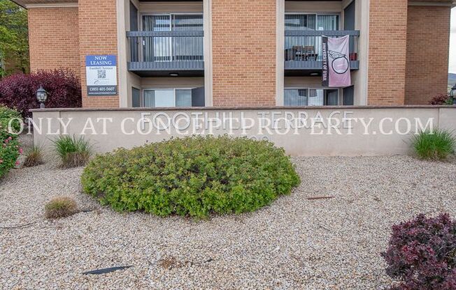 2 beds, 1 bath, 970 sqft, $1,399, Unit 04