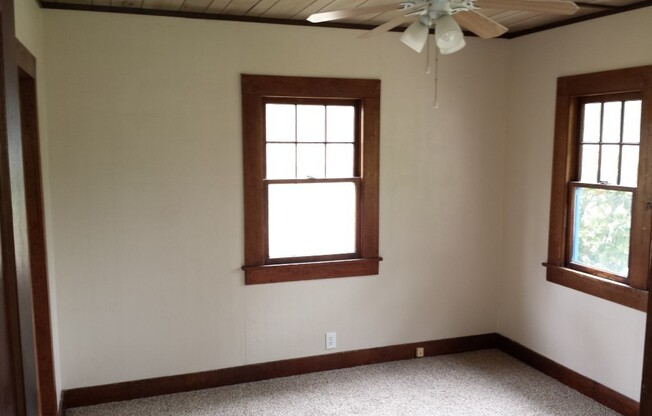 2 beds, 1 bath, $1,400