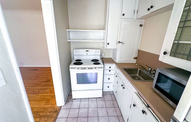 1 bed, 1 bath, 590 sqft, $2,225, Unit 09
