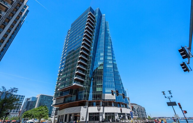 3 beds, 3.5 baths, 2,376 sqft, $30,000, Unit 10E