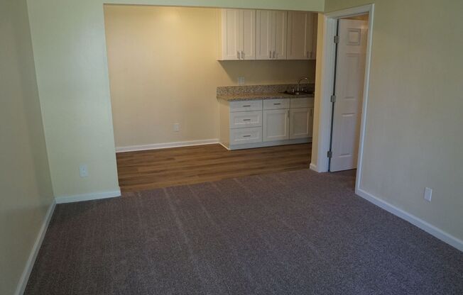 1 bed, 1 bath, 525 sqft, $1,780, Unit 290 W