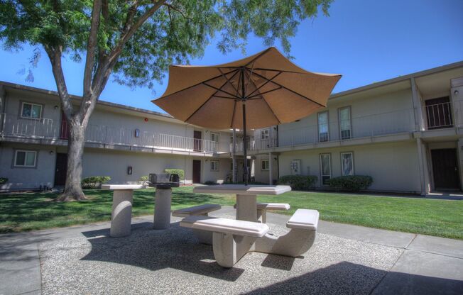 2 beds, 1.5 baths, 1,040 sqft, $2,425