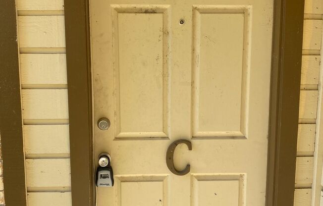 Spacious 2 Bed, 2.5 Bath Townhome – Prime Location off Airline & Holly