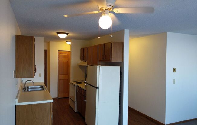 2 beds, 1 bath, 775 sqft, $1,100, Unit 202