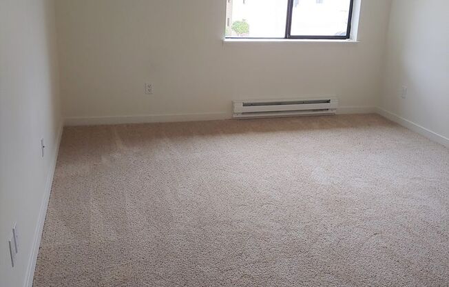 1 bed, 1 bath, 610 sqft, $1,750, Unit B304