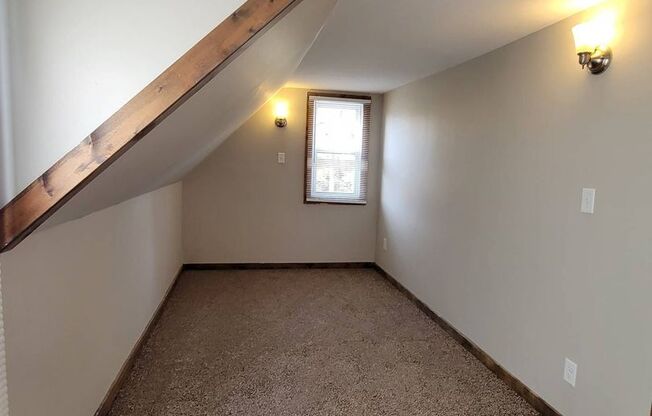 3 beds, 1 bath, $1,325