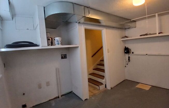 3 beds, 1 bath, $1,400