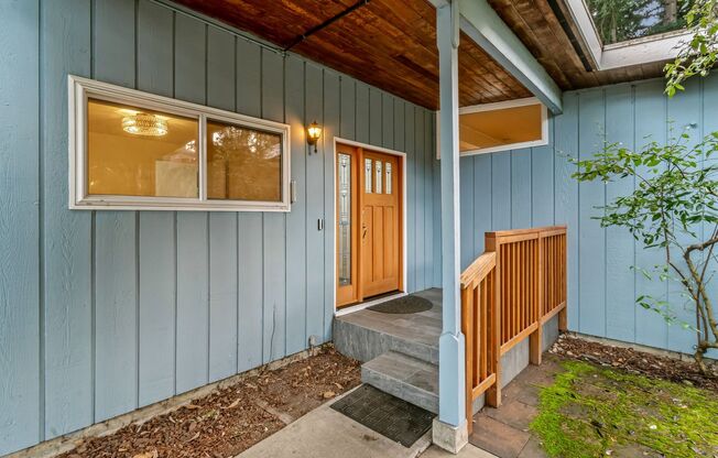 6 Bedroom Home minutes from Saltwater Park in Richmond Beach