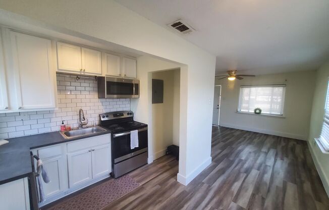 2 beds, 1 bath, $1,375