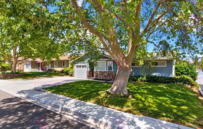 Come see this cozy home in North West Reno!!!!