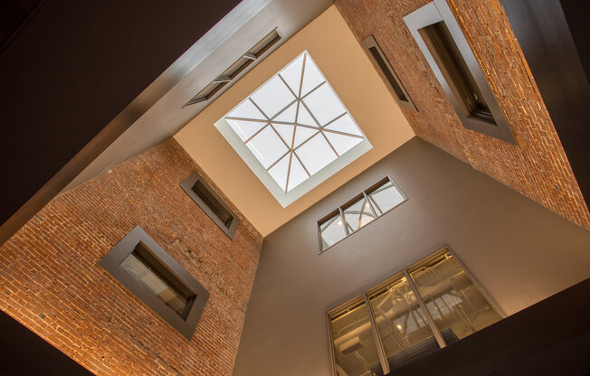 Studio, 1 bath, 289 sqft, $899, Unit 202