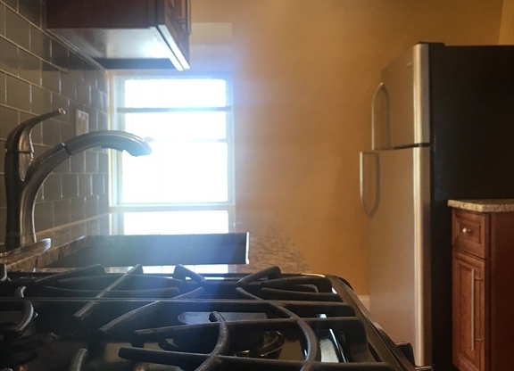 2 beds, 1 bath, 1,090 sqft, $2,600, Unit 3