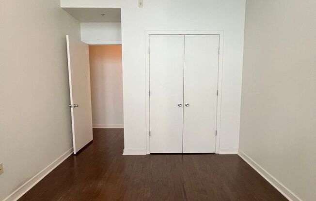 2 beds, 1 bath, $2,050, Unit #401