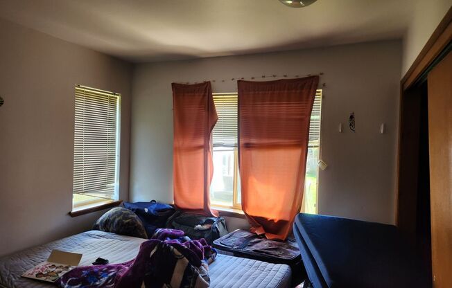 3 beds, 2 baths, $2,100