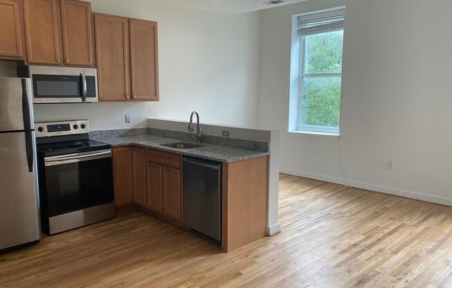 2 beds, 2 baths, 1,000 sqft, $1,799, Unit 22-2