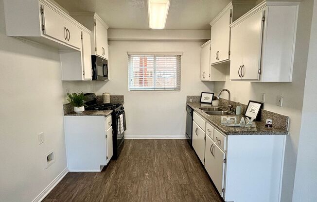 2 beds, 1 bath, 800 sqft, $2,325, Unit 318-02