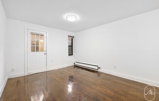 456 W 22 ST