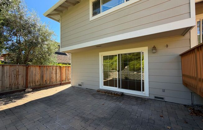 3 beds, 2.5 baths, $6,895