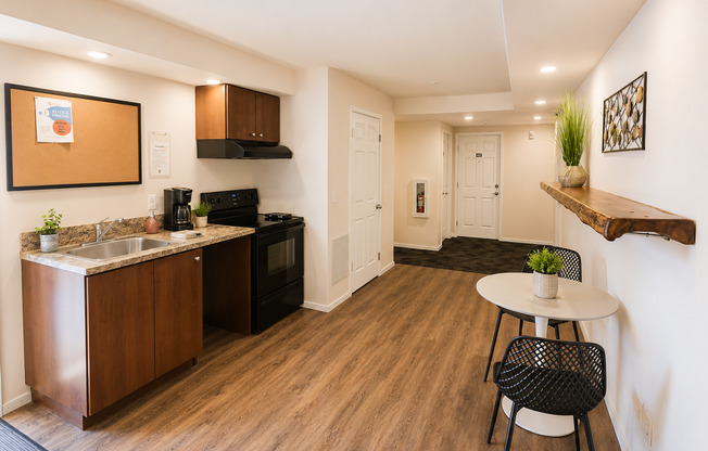 Studio, 1 bath, 154 sqft, $999, Unit 203