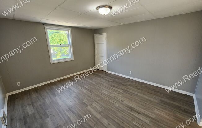 Beautifully remodeled 3 bedroom 1 bathroom Duplex