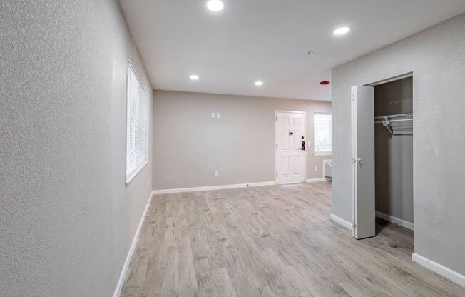 Studio, 1 bath, 420 sqft, $1,095, Unit 2320