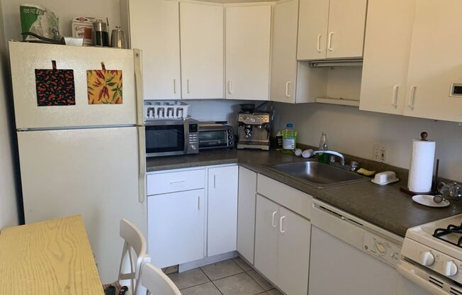 2 beds, 1 bath, $2,100, Unit S3