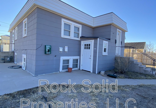 1319 E 20 ST