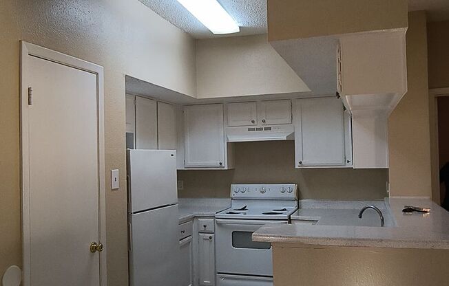 1 bed, 1 bath, 660 sqft, $875, Unit N105