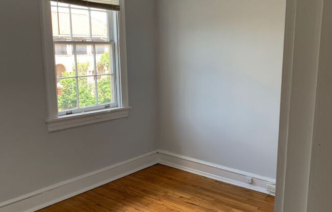 3 beds, 1 bath, $1,800, Unit Apt.  5
