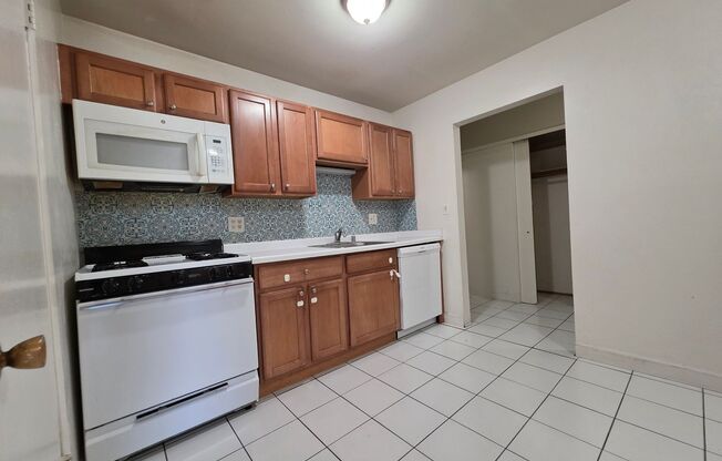 1 bed, 1 bath, $1,195, Unit 308