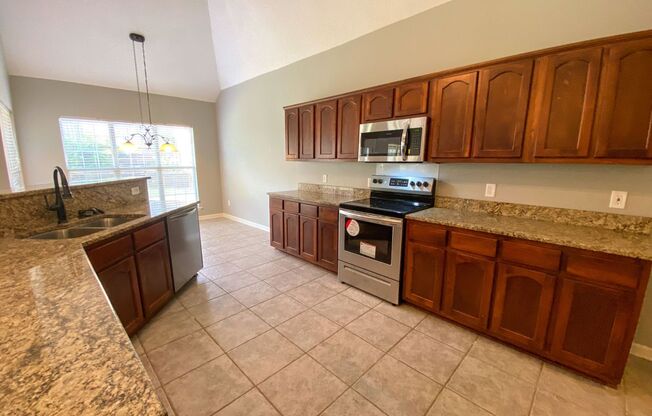 4 bed, 2 bath in Olive Branch with SS appliances