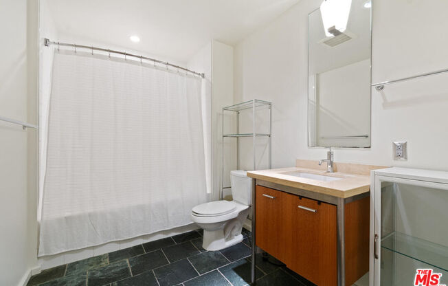 1 bed, 1 bath, 900 sqft, $2,900, Unit 815