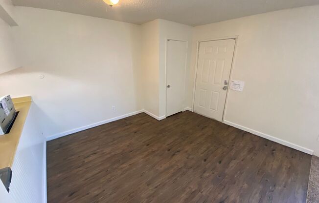 2 beds, 1 bath, 710 sqft, $1,125, Unit 30