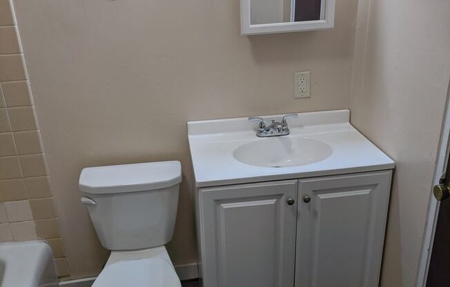 1 bed, 1 bath, 600 sqft, $750, Unit C12