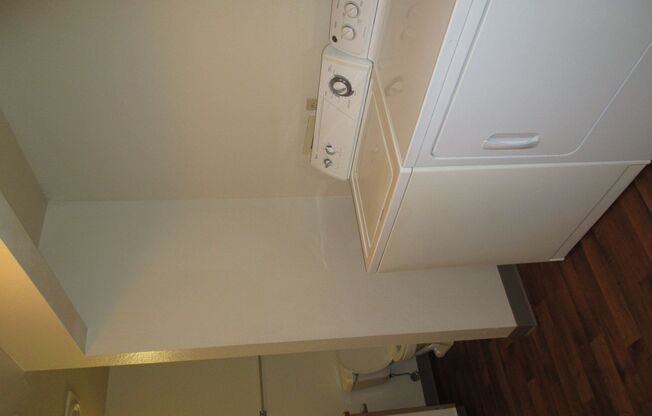 2 beds, 1 bath, 868 sqft, $1,784, Unit 18