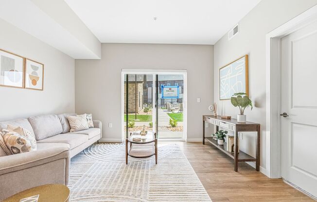 1 bed, 1 bath, 722 sqft, $1,475, Unit 1-208