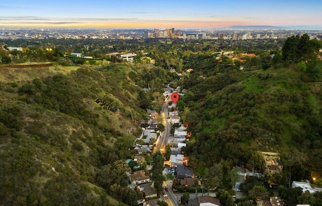 913 N BEVERLY GLN BLVD