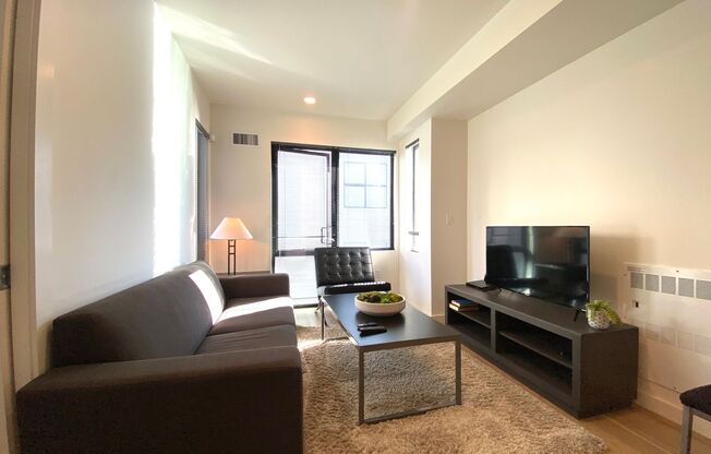 2 beds, 1 bath, $2,795, Unit 310