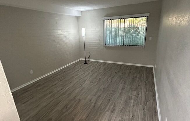 2 beds, 1 bath, 930 sqft, $1,149, Unit 015