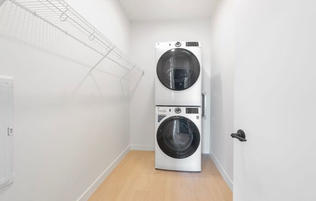 2 beds, 2 baths, 966 sqft, $2,450, Unit 321